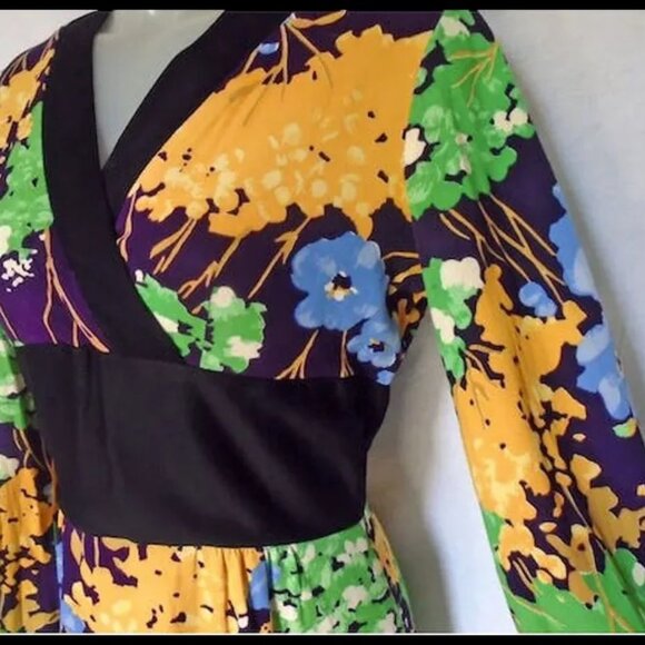 Vintage Maxi Lounge Dress Asian Style, Long Bell Sleeves, Soft & Cozy - Picture 3 of 16